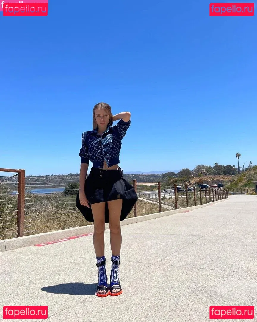 Xenia Tchoumitcheva Onlyfans Photo Gallery 