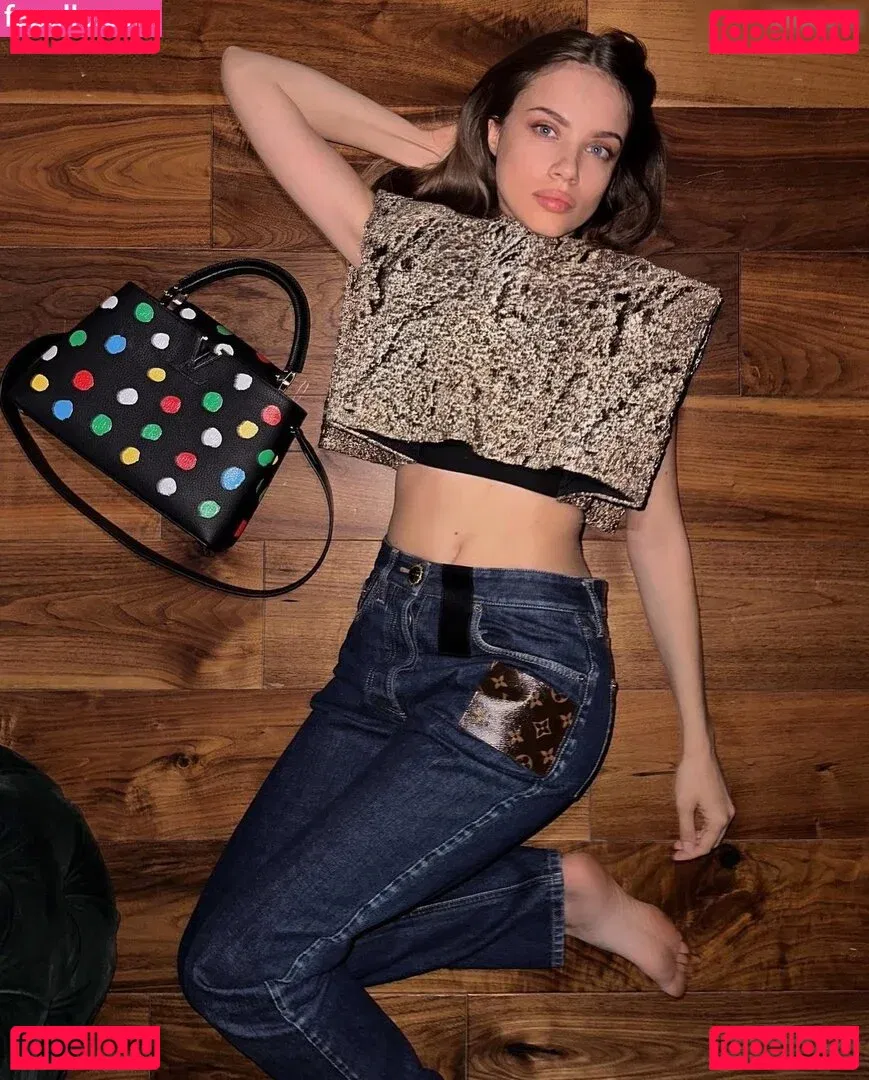 Xenia Tchoumitcheva Onlyfans Photo Gallery 