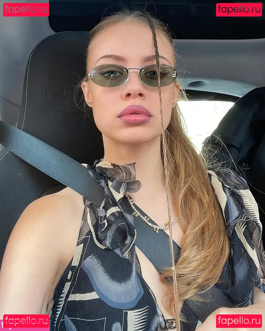 Xenia Tchoumitcheva Onlyfans Photo Gallery 