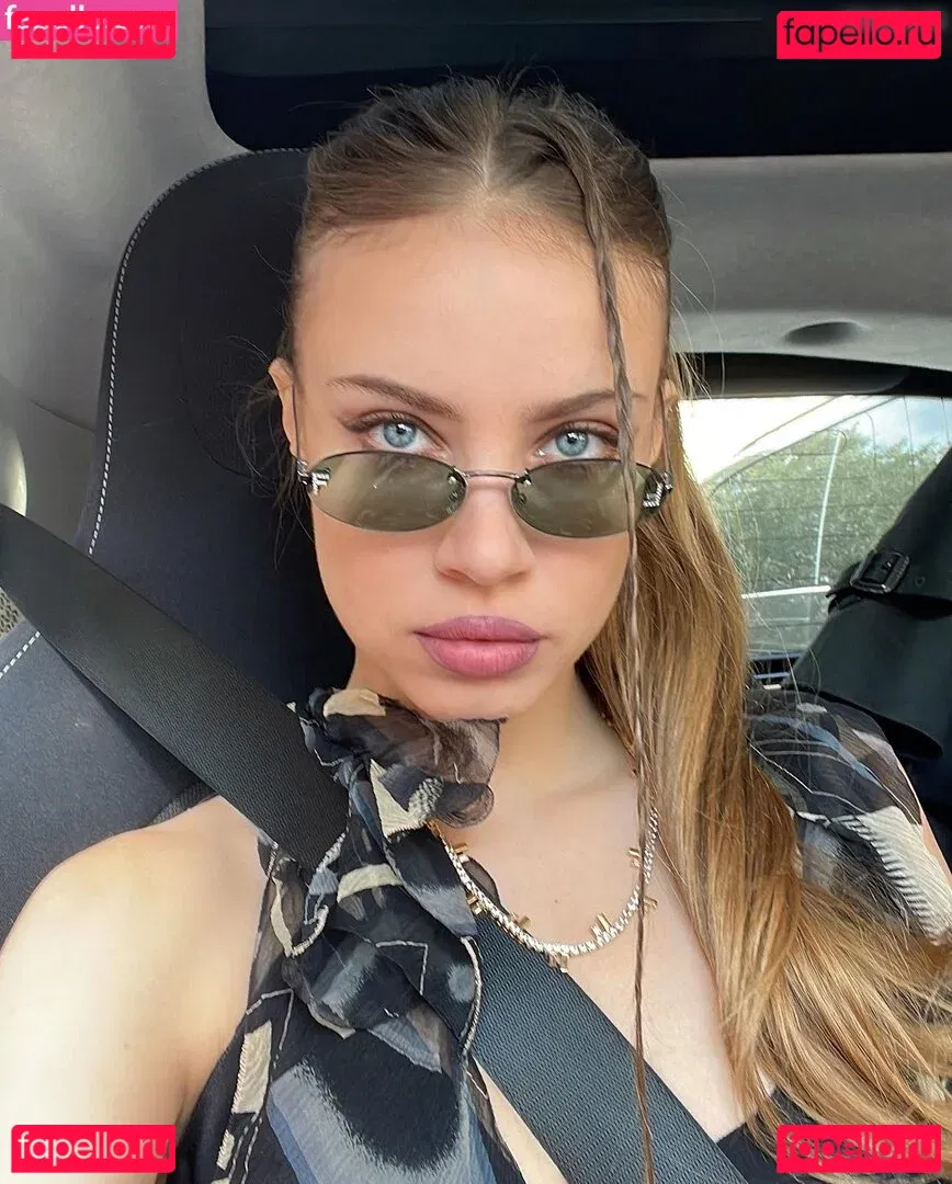 Xenia Tchoumitcheva Onlyfans Photo Gallery 