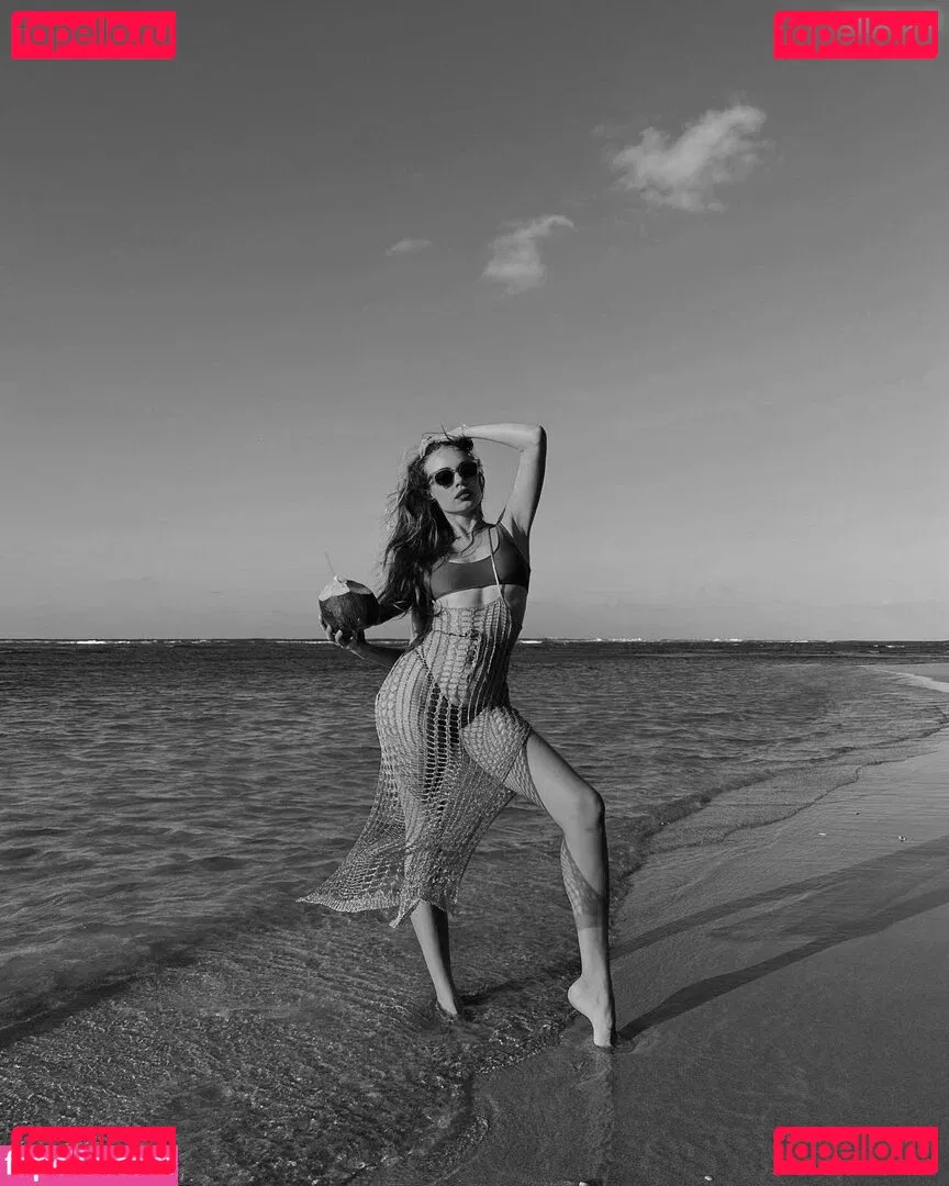 Xenia Tchoumitcheva Onlyfans Photo Gallery 