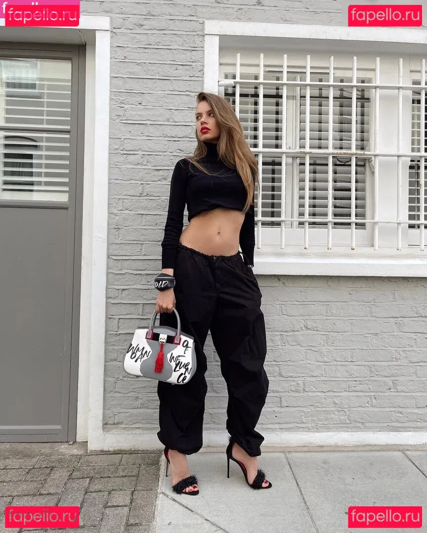 Xenia Tchoumitcheva Onlyfans Photo Gallery 