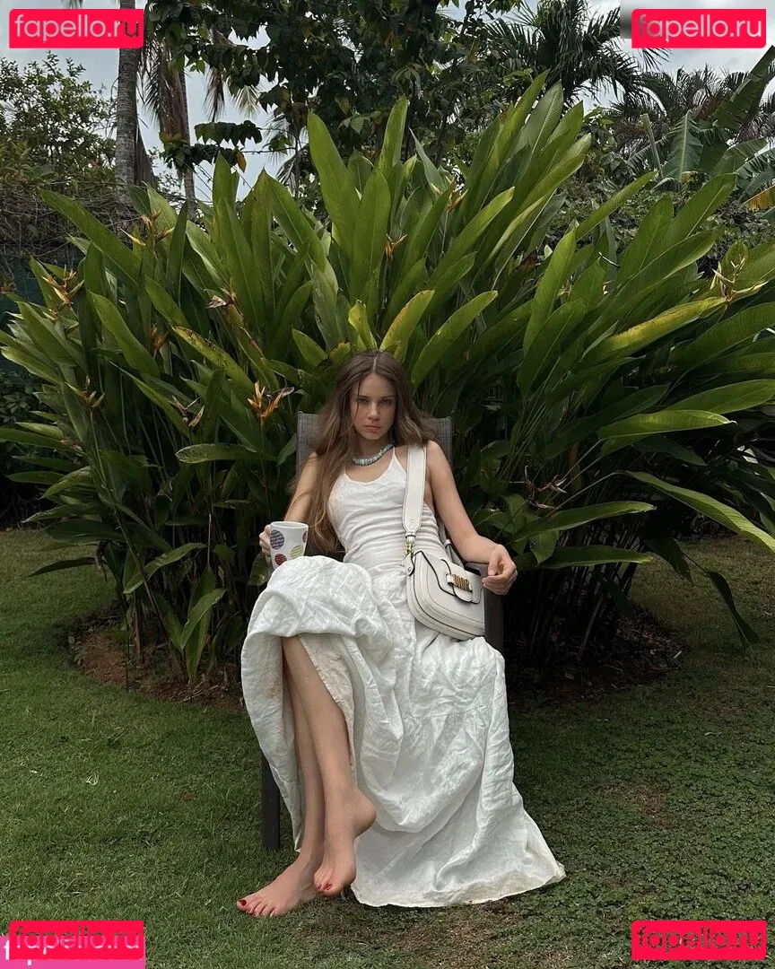 Xenia Tchoumitcheva Onlyfans Photo Gallery 