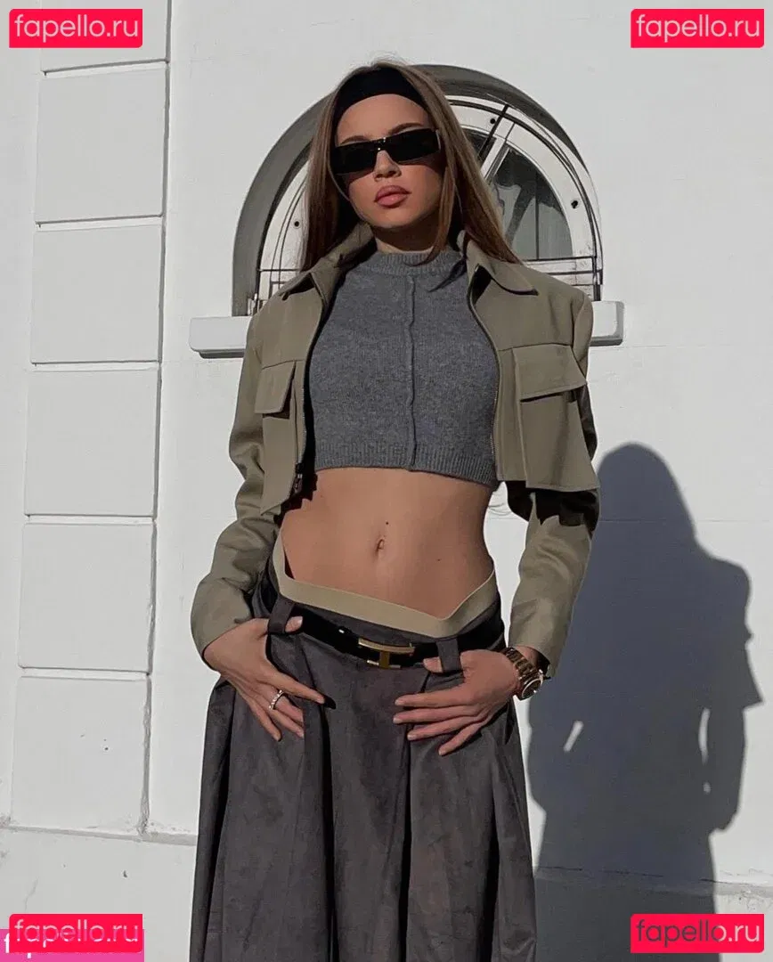 Xenia Tchoumitcheva Onlyfans Photo Gallery 