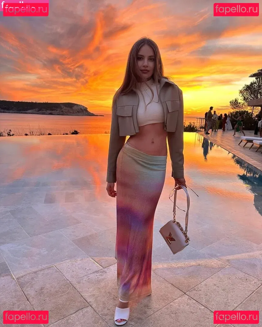 Xenia Tchoumitcheva Onlyfans Photo Gallery 