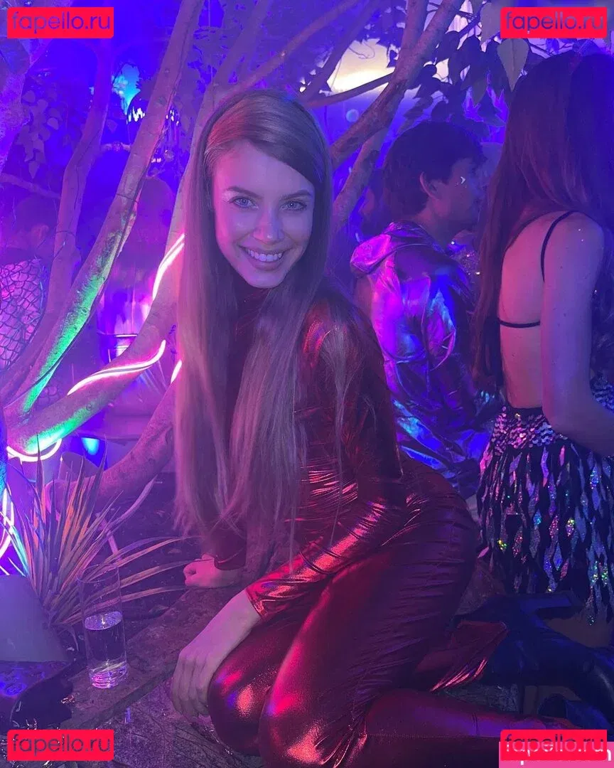 Xenia Tchoumitcheva Onlyfans Photo Gallery 