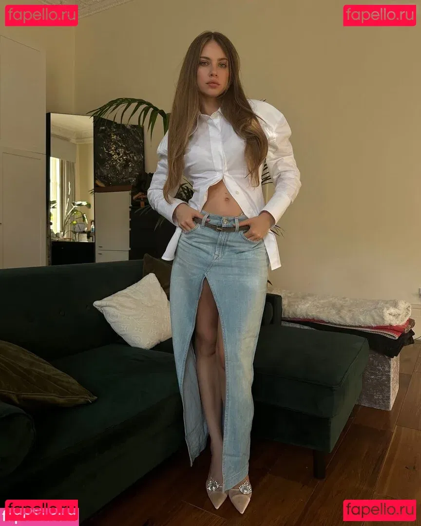 Xenia Tchoumitcheva Onlyfans Photo Gallery 