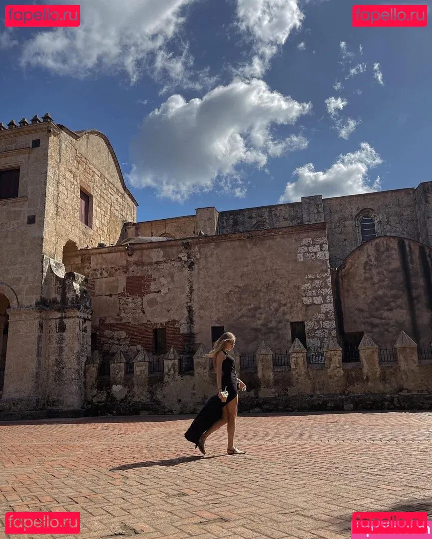 Xenia Tchoumitcheva Onlyfans Photo Gallery 