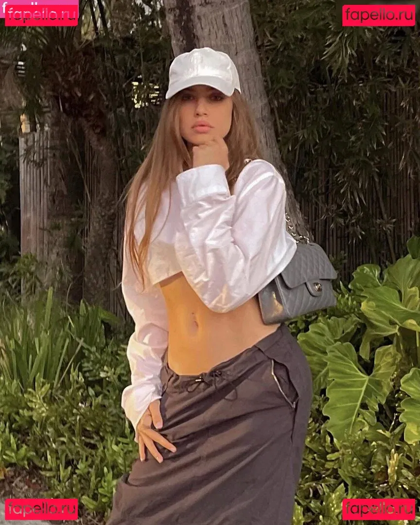 Xenia Tchoumitcheva Onlyfans Photo Gallery 