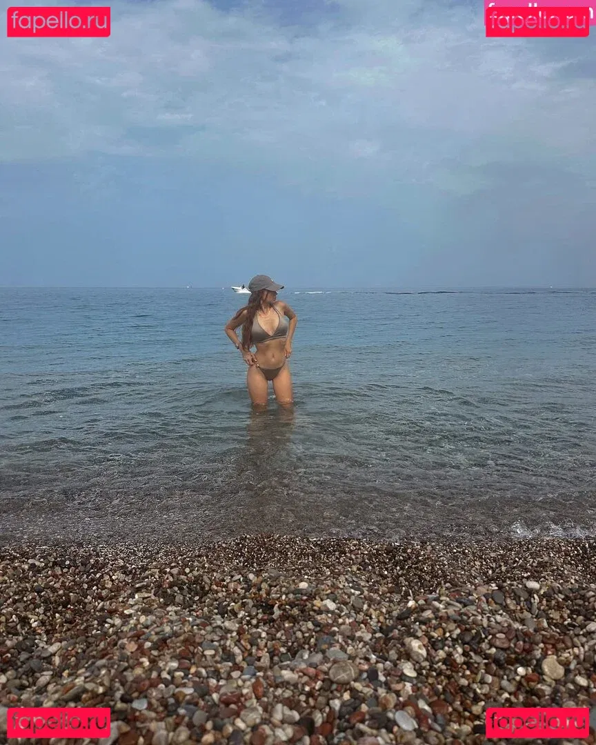 Xenia Tchoumitcheva Onlyfans Photo Gallery 