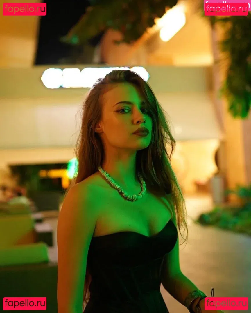 Xenia Tchoumitcheva Onlyfans Photo Gallery 