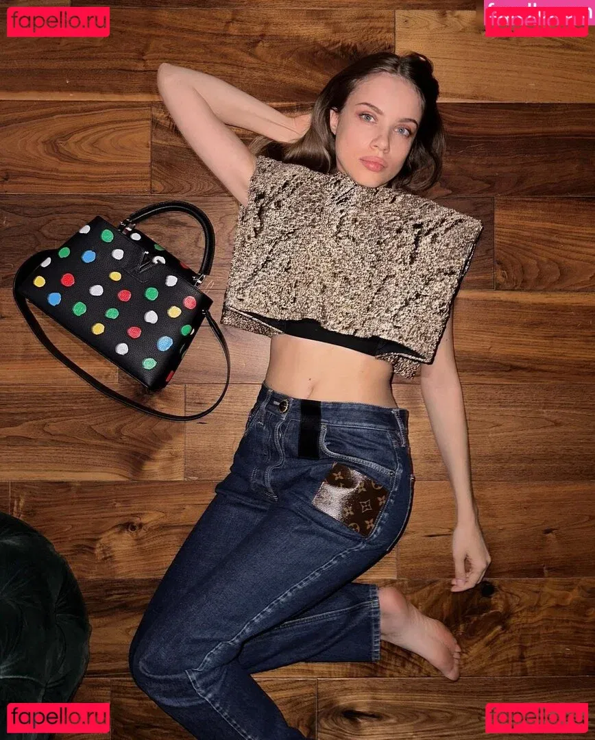 Xenia Tchoumitcheva Onlyfans Photo Gallery 