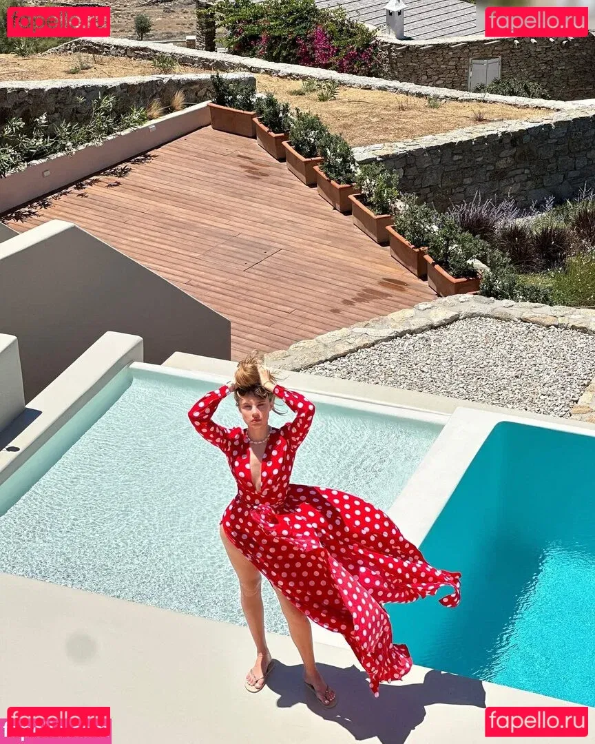 Xenia Tchoumitcheva Onlyfans Photo Gallery 