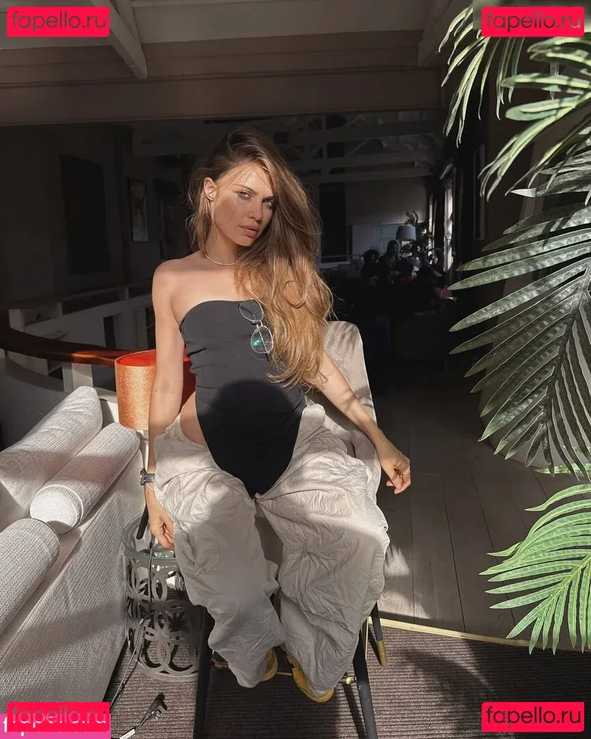 Xenia Tchoumitcheva Onlyfans Photo Gallery 