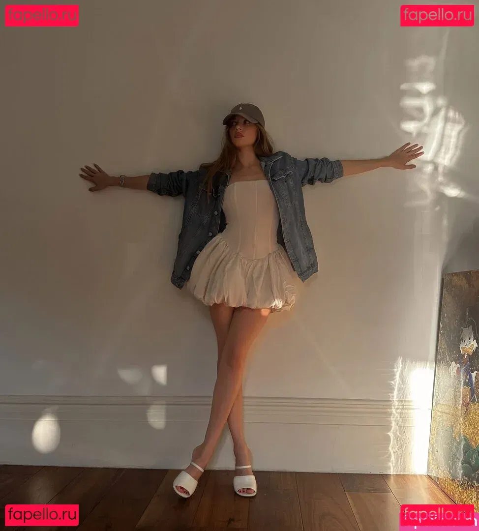 Xenia Tchoumitcheva Onlyfans Photo Gallery 