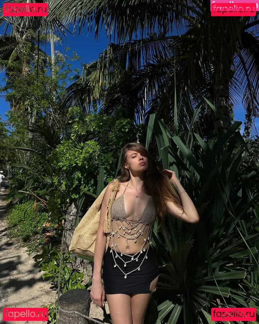 Xenia Tchoumitcheva Onlyfans Photo Gallery 