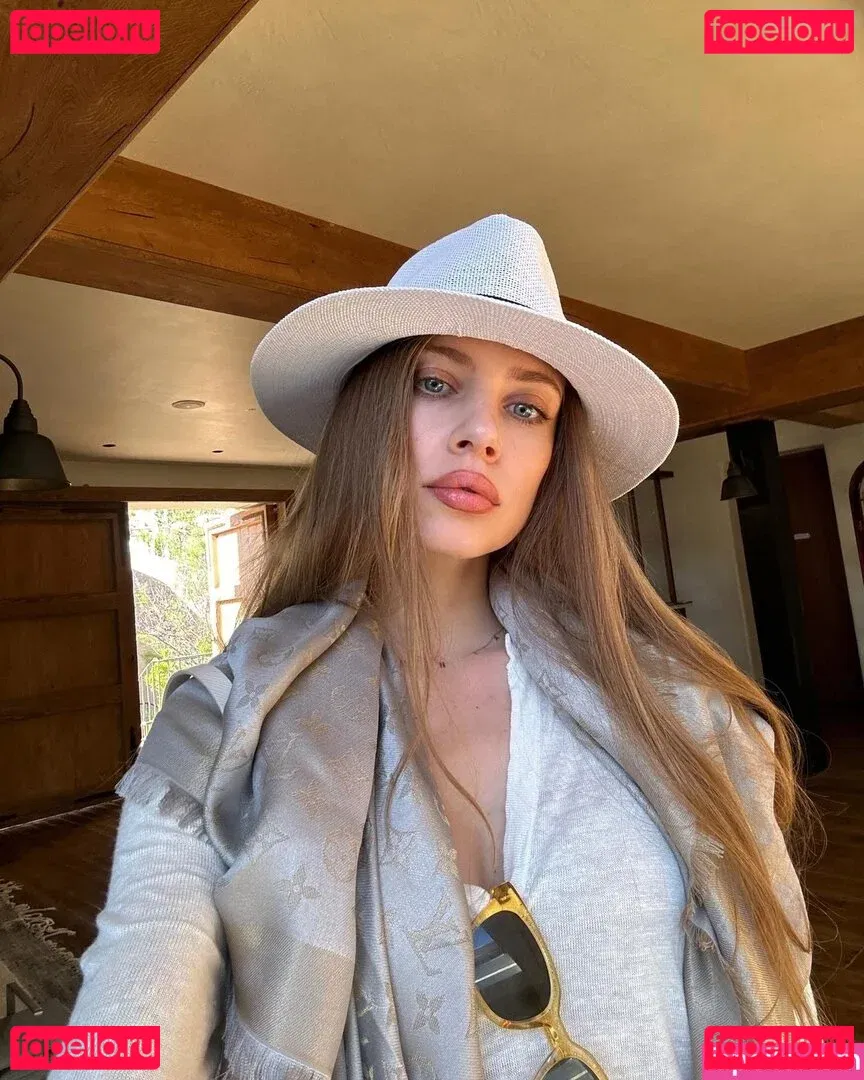 Xenia Tchoumitcheva Onlyfans Photo Gallery 