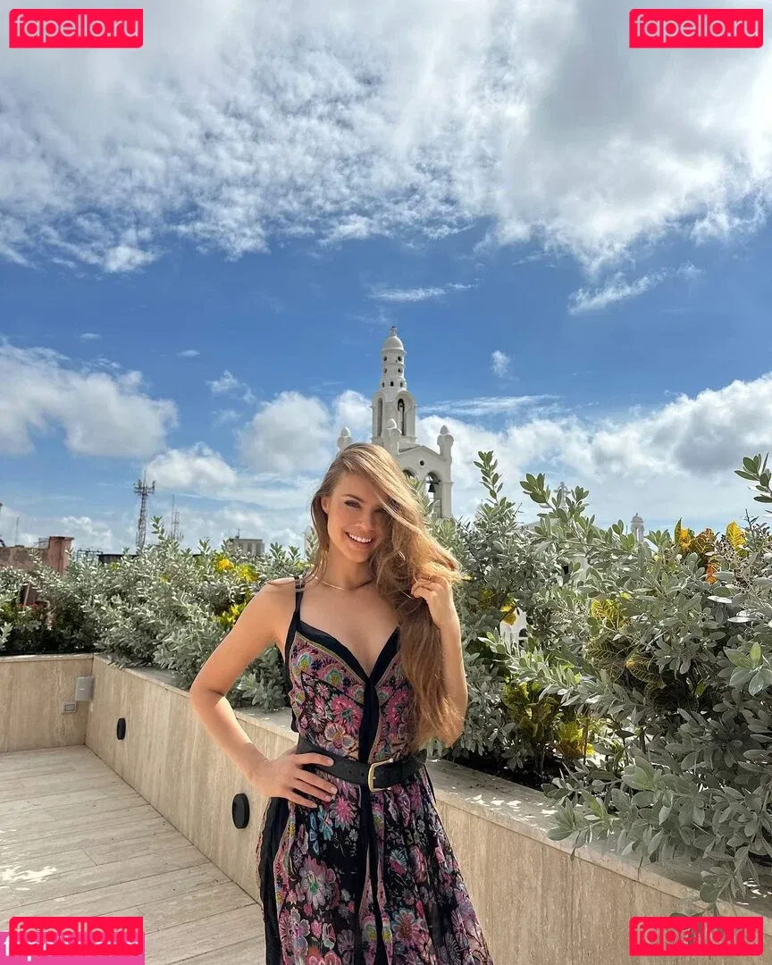 Xenia Tchoumitcheva Onlyfans Photo Gallery 