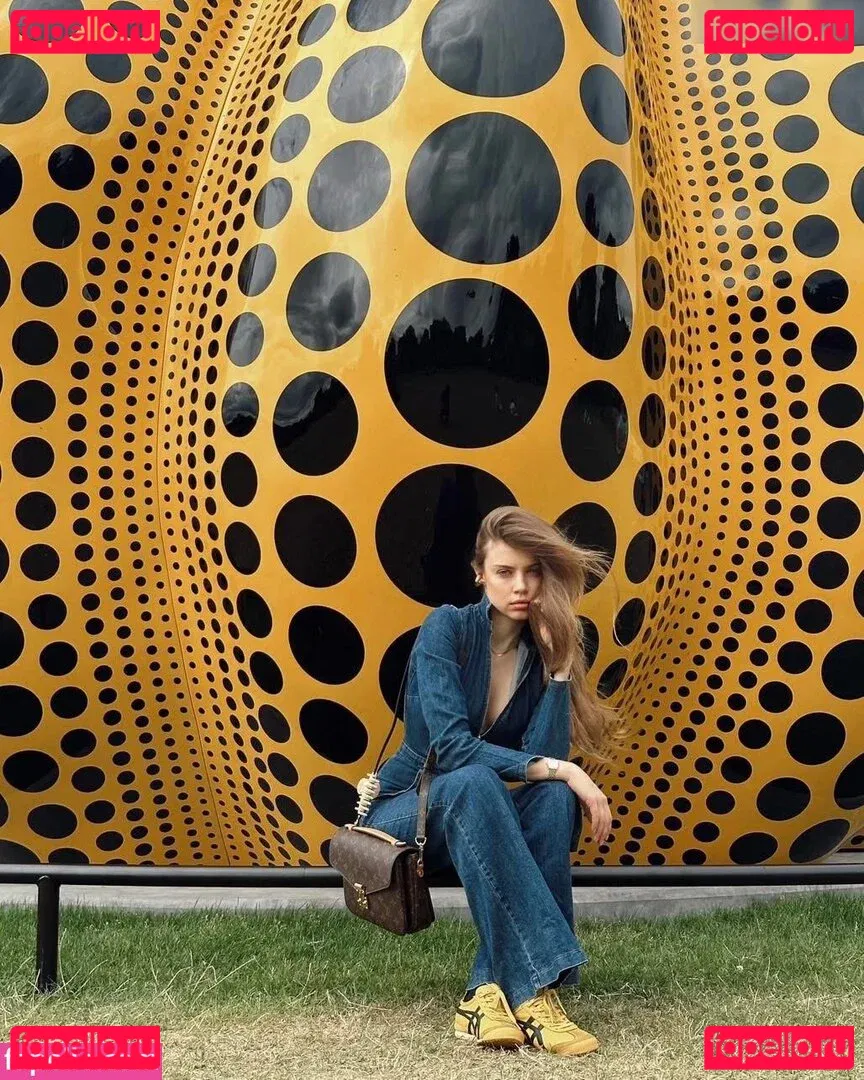 Xenia Tchoumitcheva Onlyfans Photo Gallery 