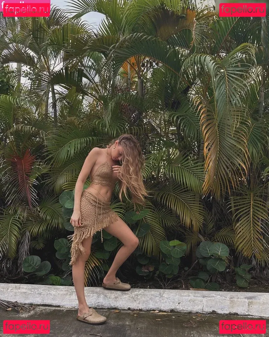 Xenia Tchoumitcheva Onlyfans Photo Gallery 