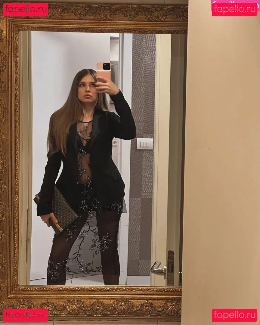 Xenia Tchoumitcheva Onlyfans Photo Gallery 