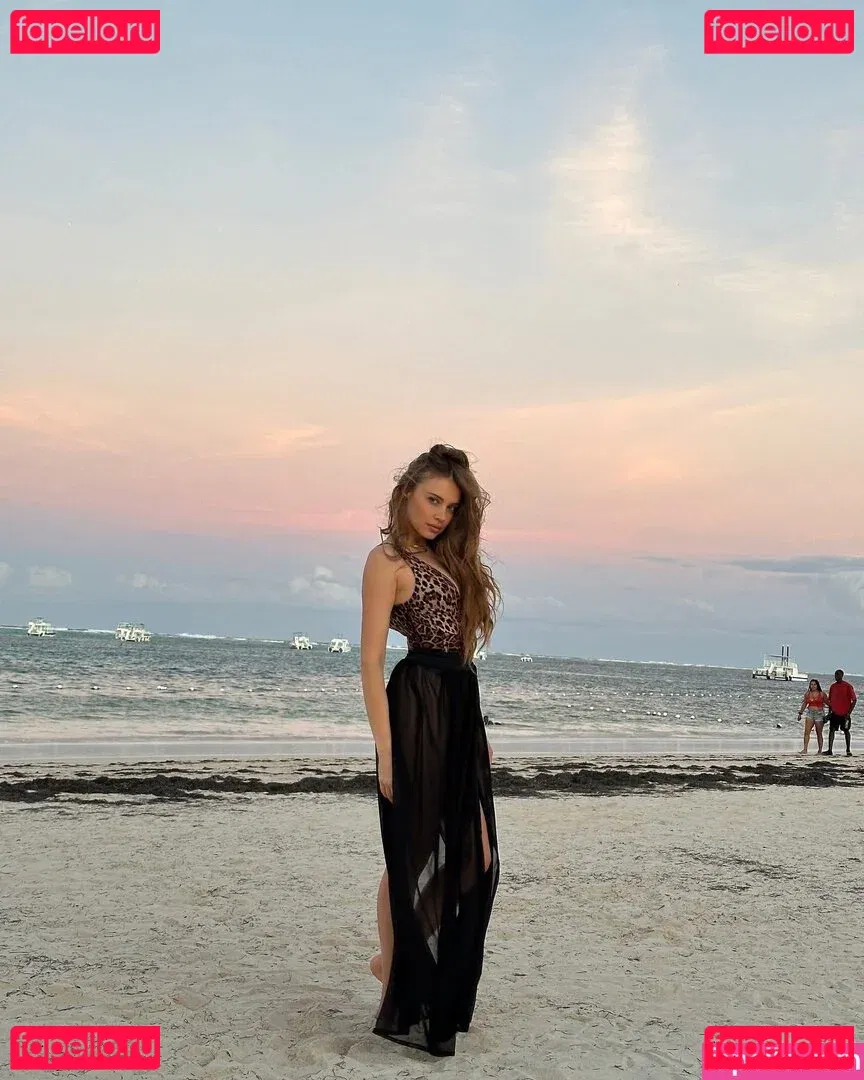 Xenia Tchoumitcheva Onlyfans Photo Gallery 