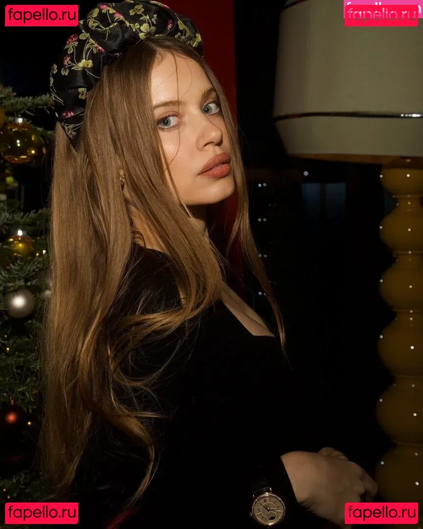 Xenia Tchoumitcheva Onlyfans Photo Gallery 