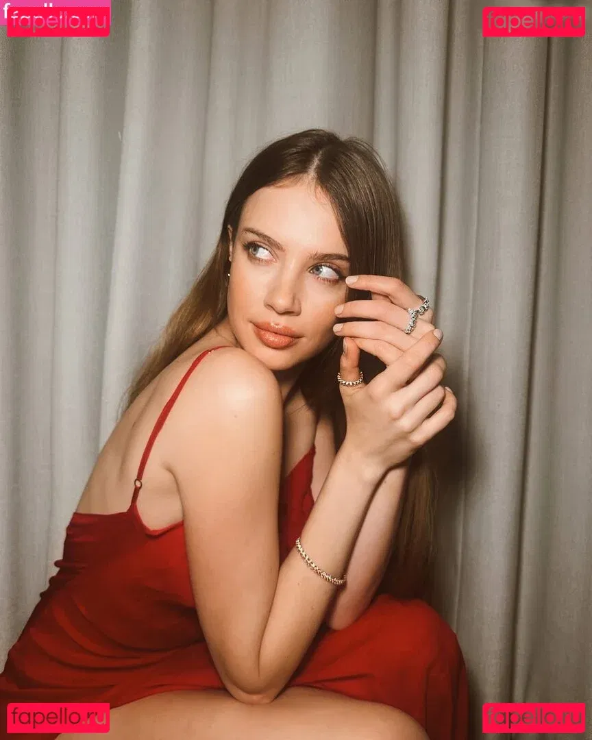 Xenia Tchoumitcheva Onlyfans Photo Gallery 