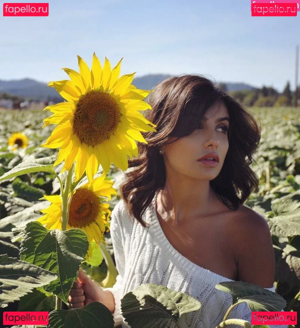 Mikaela Hoover Onlyfans Photo Gallery 