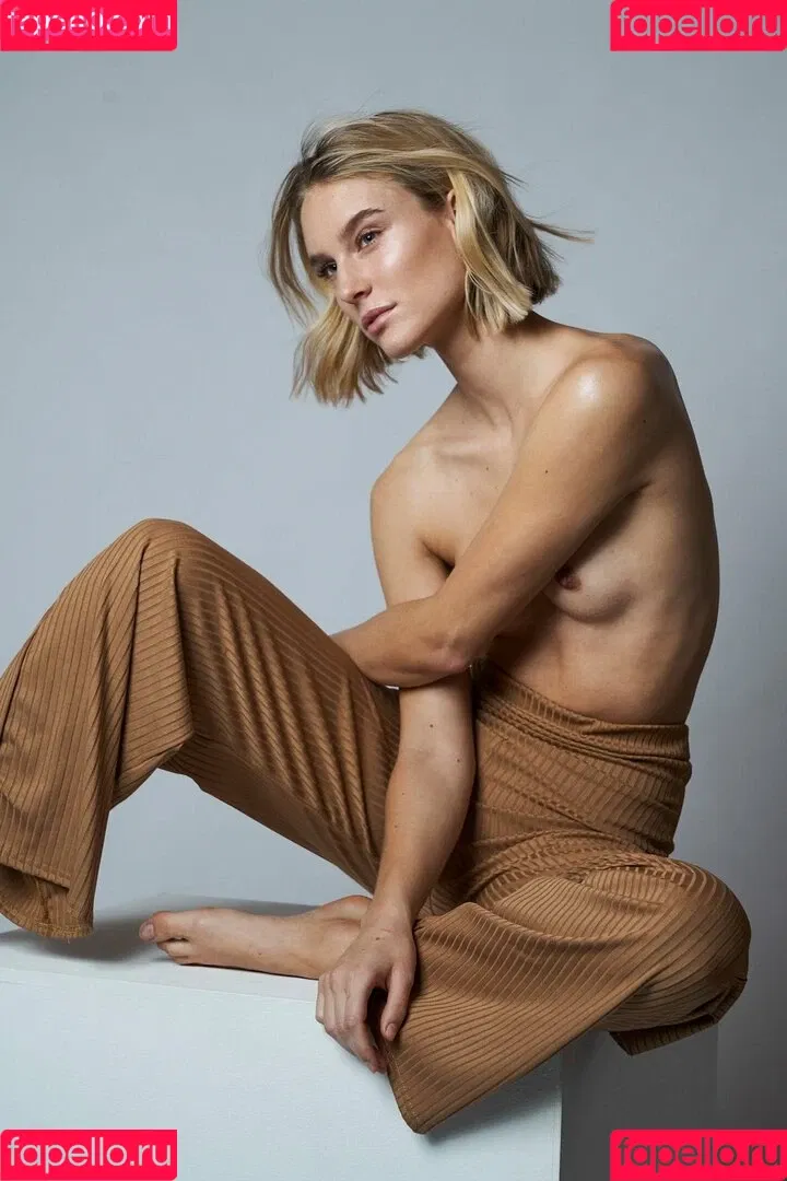 Kim Hnizdo Onlyfans Photo Gallery 
