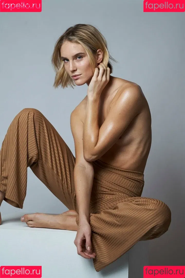 Kim Hnizdo Onlyfans Photo Gallery 