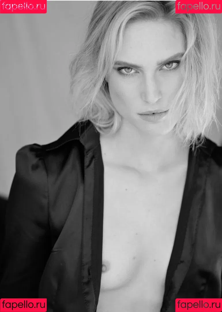 Kim Hnizdo Onlyfans Photo Gallery 