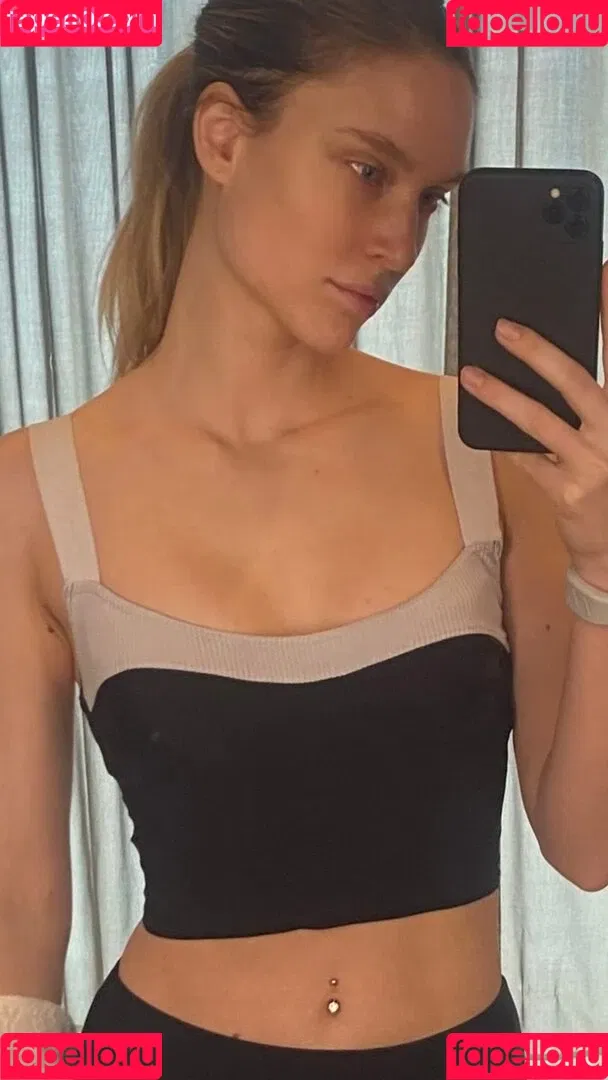 Kim Hnizdo Onlyfans Photo Gallery 