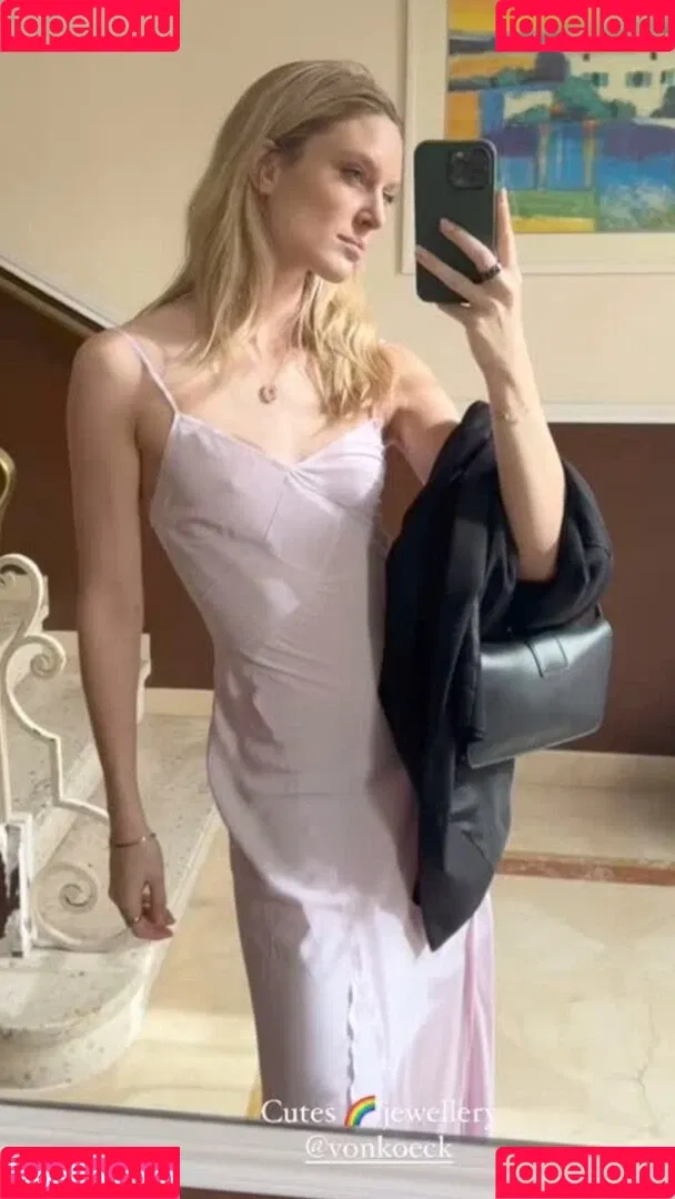 Kim Hnizdo Onlyfans Photo Gallery 