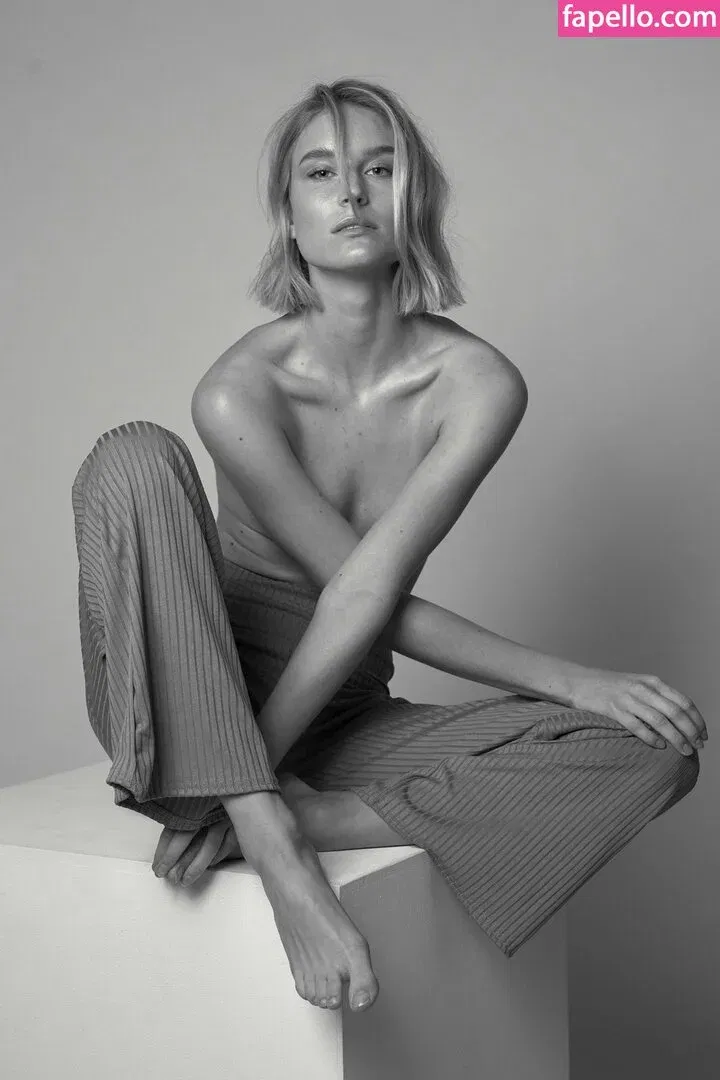 Kim Hnizdo Onlyfans Photo Gallery 