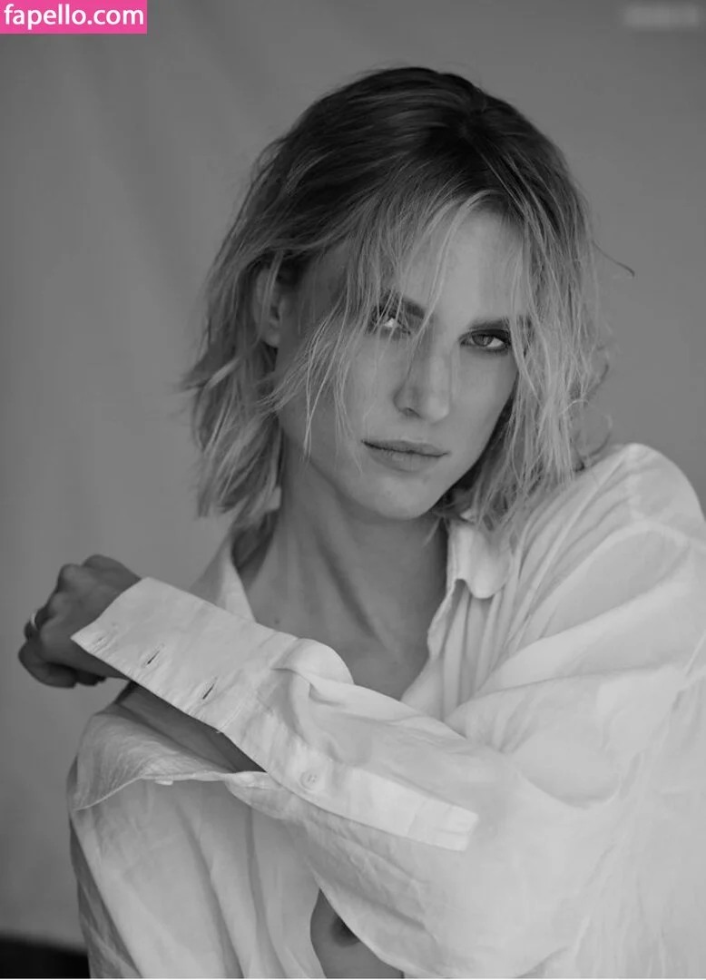 Kim Hnizdo Onlyfans Photo Gallery 