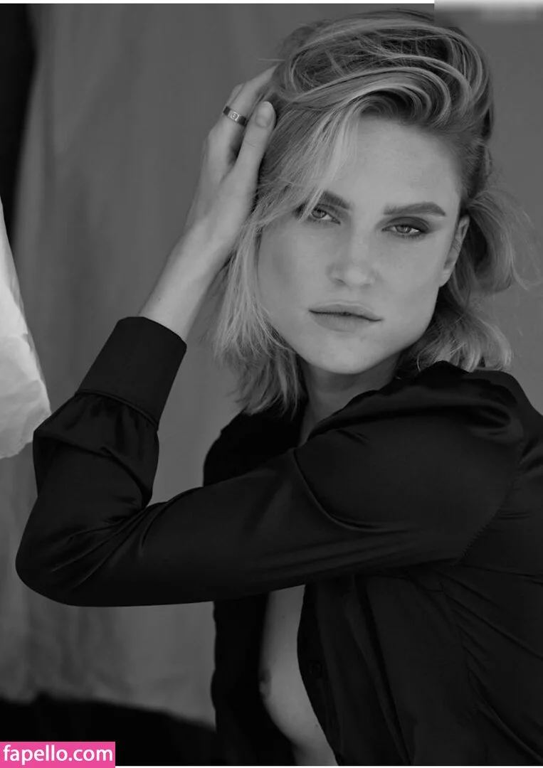 Kim Hnizdo Onlyfans Photo Gallery 