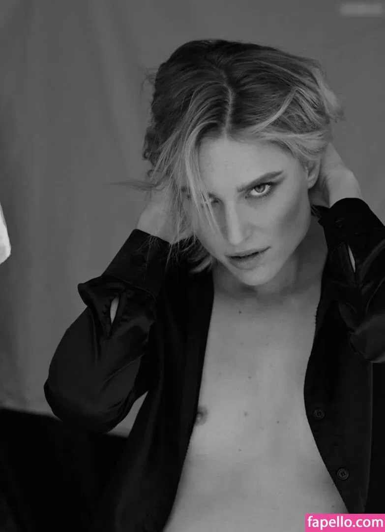 Kim Hnizdo Onlyfans Photo Gallery 