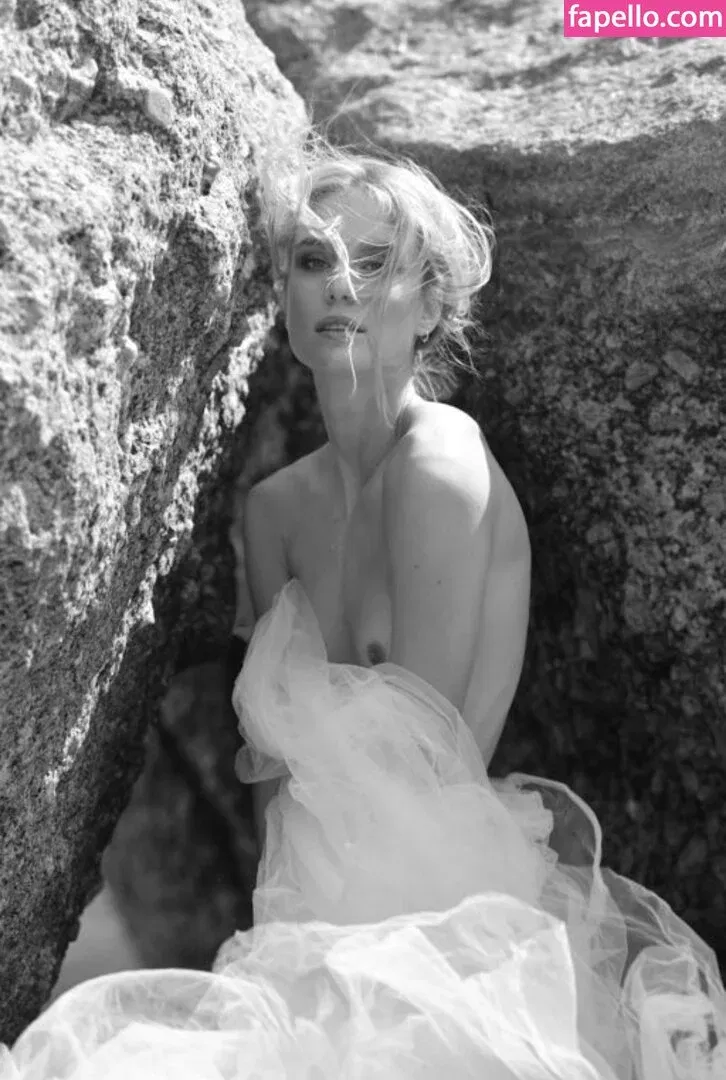 Kim Hnizdo Onlyfans Photo Gallery 