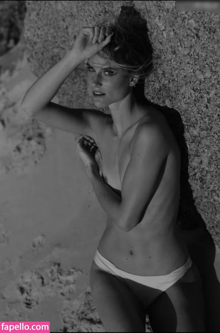 Kim Hnizdo Onlyfans Photo Gallery 