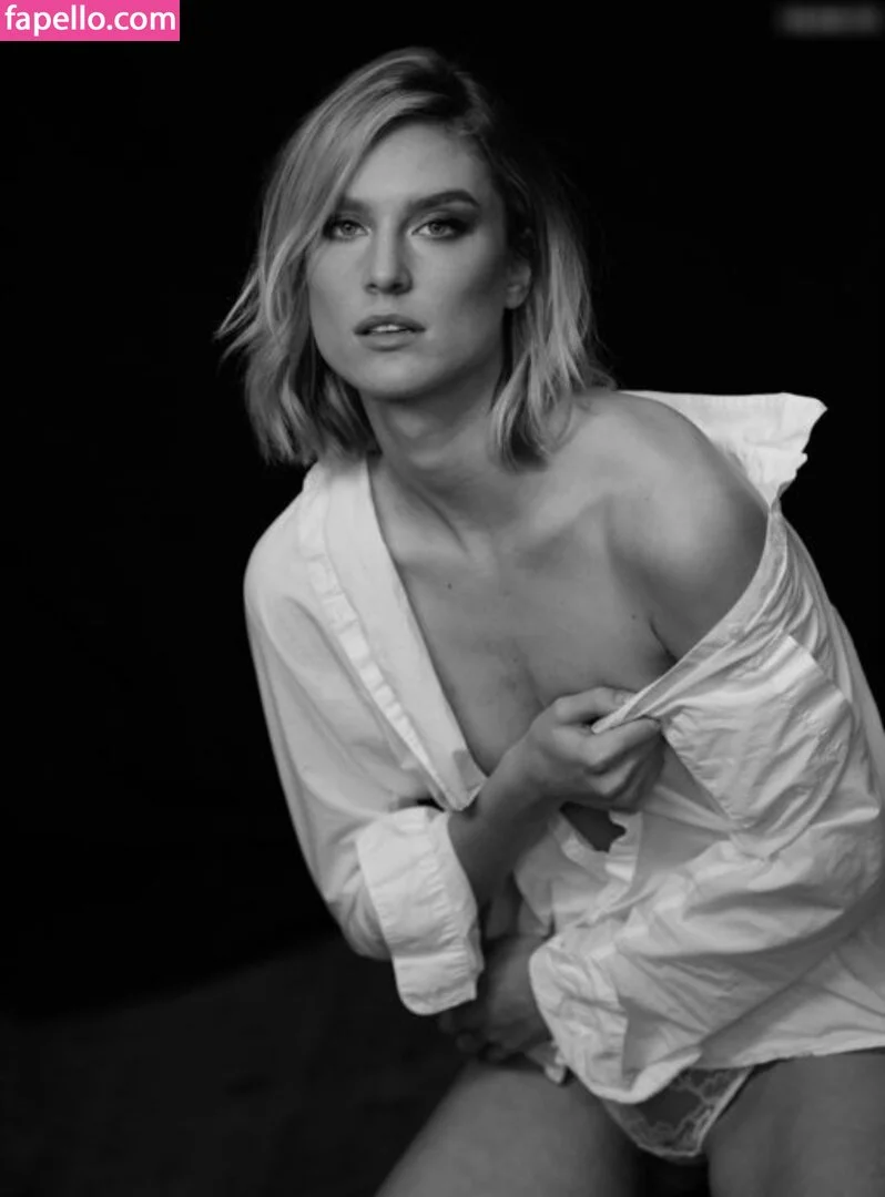 Kim Hnizdo Onlyfans Photo Gallery 