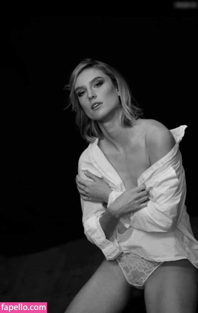 Kim Hnizdo Onlyfans Photo Gallery 