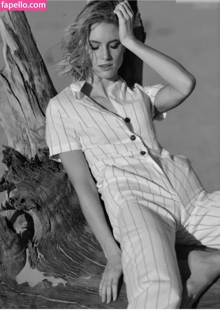 Kim Hnizdo Onlyfans Photo Gallery 