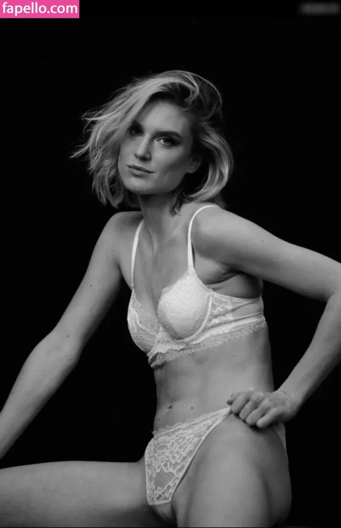 Kim Hnizdo Onlyfans Photo Gallery 