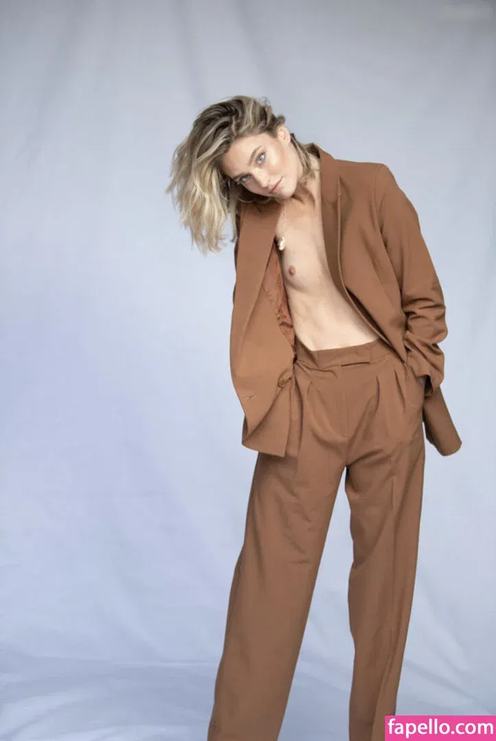 Kim Hnizdo Onlyfans Photo Gallery 