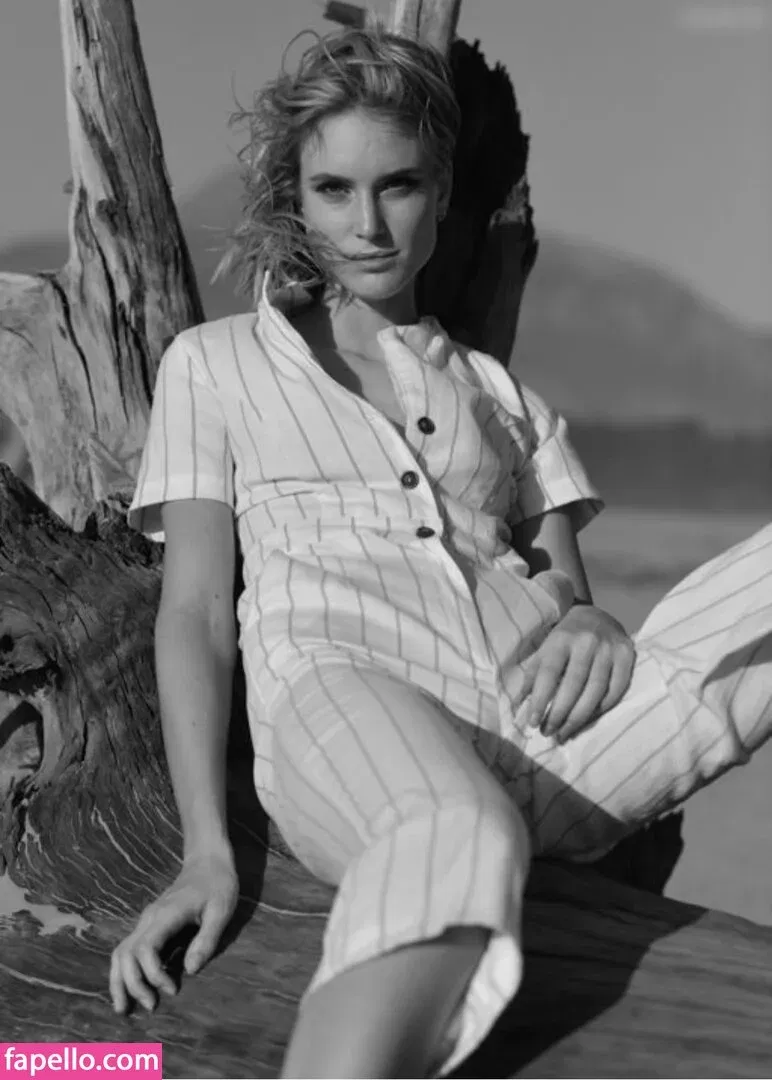 Kim Hnizdo Onlyfans Photo Gallery 