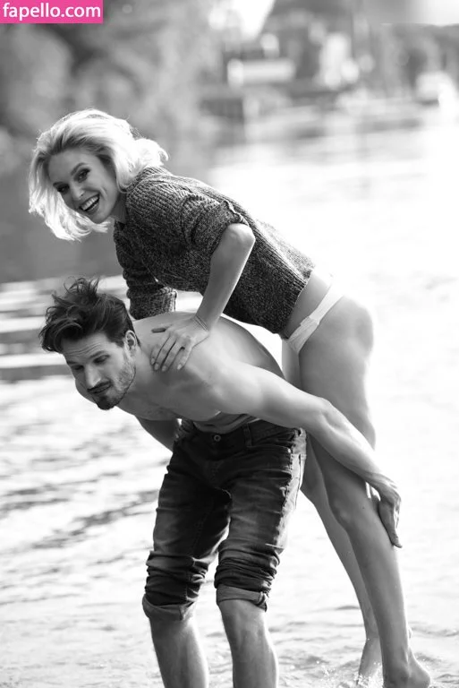 Kim Hnizdo Onlyfans Photo Gallery 