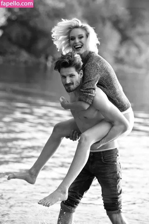 Kim Hnizdo Onlyfans Photo Gallery 