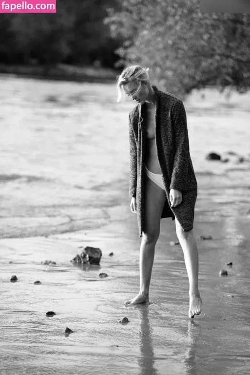 Kim Hnizdo Onlyfans Photo Gallery 