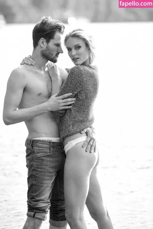 Kim Hnizdo Onlyfans Photo Gallery 